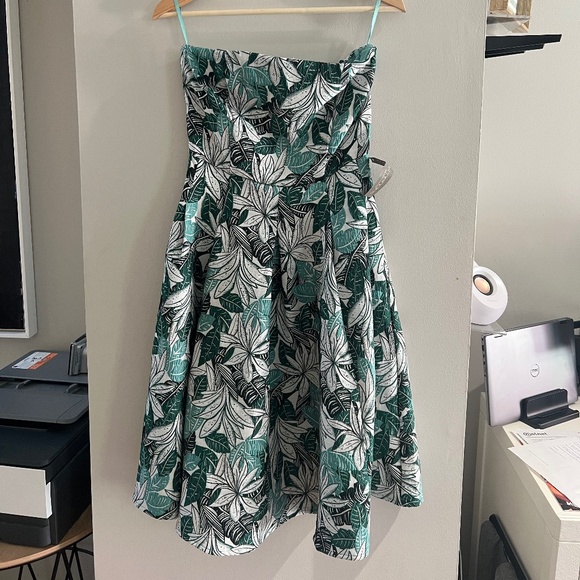New York & Company Dresses & Skirts - Strapless Printed Dress